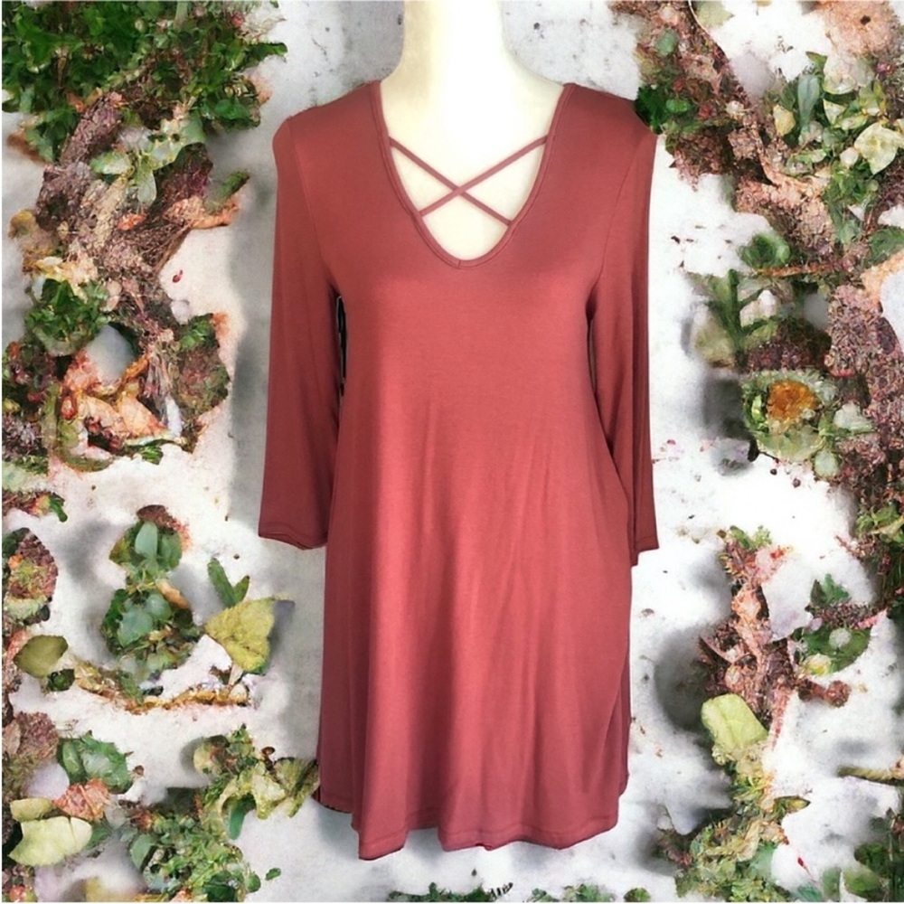 Entro Dress with Cross Fabric Detail in the Front